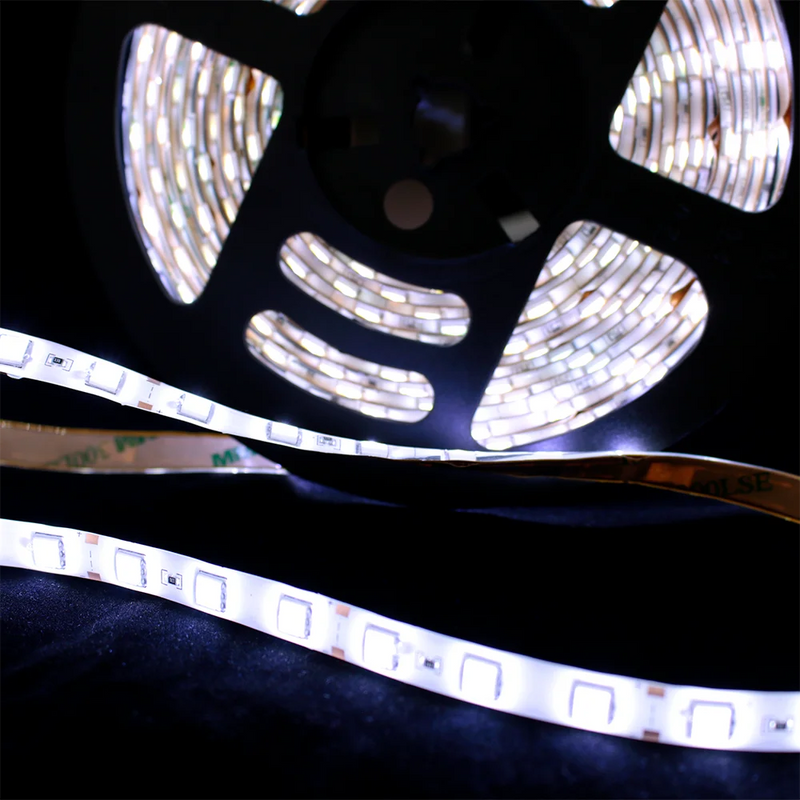 Fita de Led 5050 5 Metros com Silicone IP65 Cor da Luz Branco Frio 6000K + Fonte 12v Bivolt