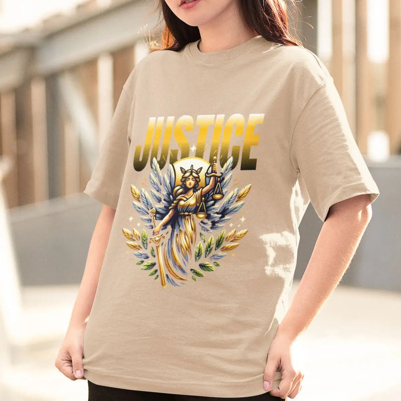 Camiseta Feminina GuGi – Algodão, Estampa Deusa da Justiça com Espada e Balança, Casual e Fashion