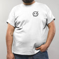 Camiseta Masculina GuGi Coat of Arms Smile Estampa em Agulha Bordada Pequena Minimalista CM01-504