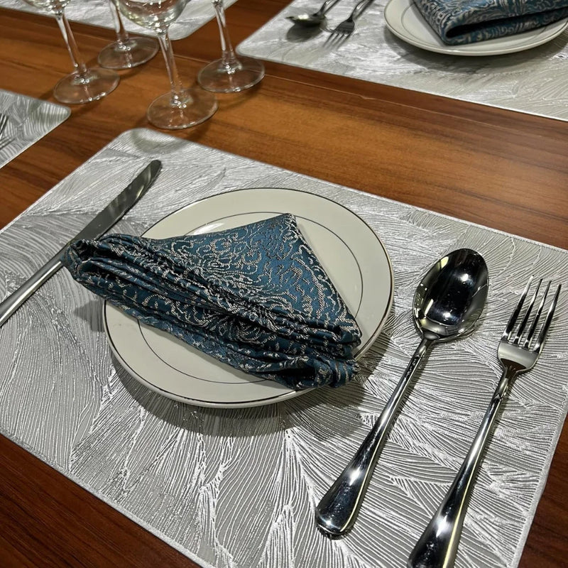 Conjunto de até 4 Peças Jogos Americanos de Tecido Impermeável Poliéster Antideslizante para Mesa de Jantar e Cozinha