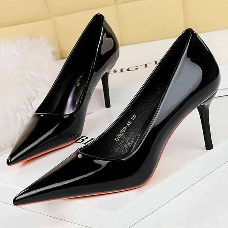 Scarpin Feminino BIGTREE em Couro Verniz Salto Alto Bico Fino para Festa e Casamento