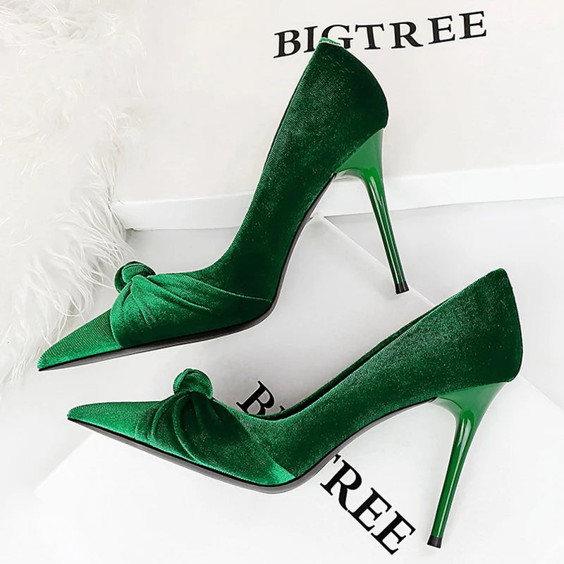 Scarpin Feminino BIGTREE em Camurça com Laço Salto Alto Stiletto 2025 Tamanho Grande 43