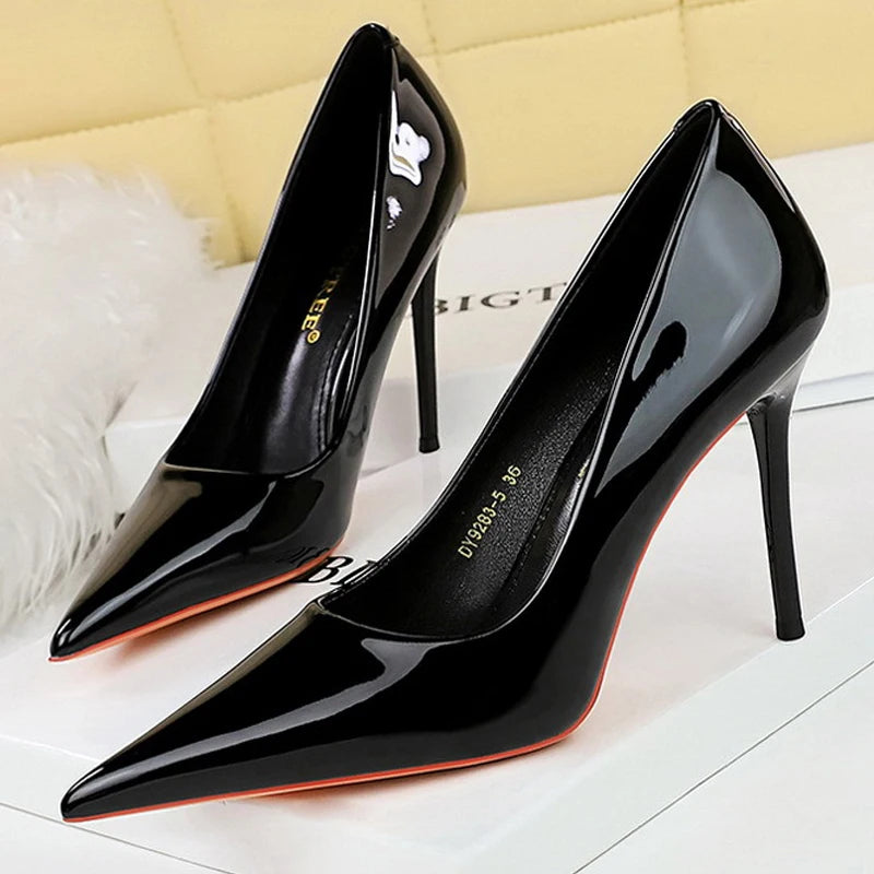 Scarpin Feminino BIGTREE em Couro Verniz Salto Alto Bico Fino para Festa e Casamento