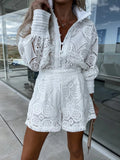Conjunto Casual Feminino 2 Peças – Camisa com Gola Dobrável e Botões, Detalhe em Renda Vazado, Shorts de Cintura Alta com Bolso