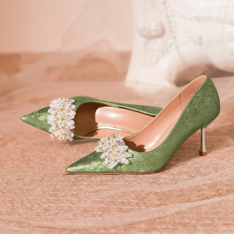 Scarpin Feminino Outono 2024 Bico Fino Boca Rasa com Flores e Pedrarias para Noivas
