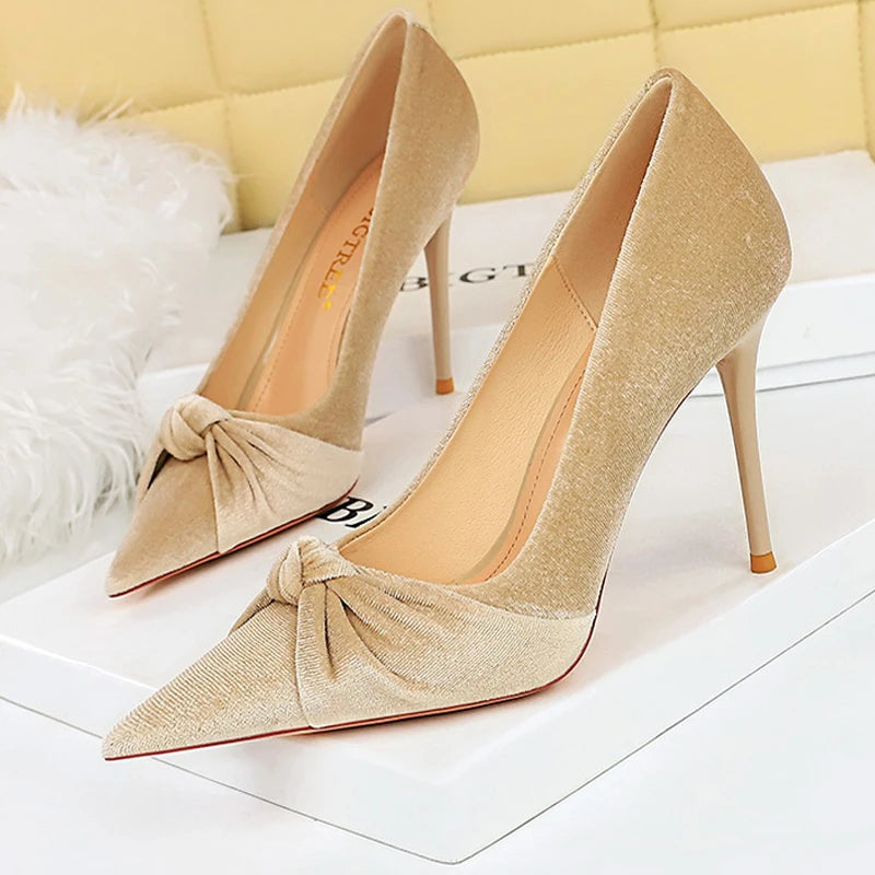 Scarpin Feminino BIGTREE em Camurça com Laço Salto Alto Stiletto 2025 Tamanho Grande 43