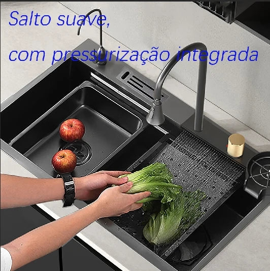 Conjunto de Pia de Cozinha Estiloso em Aço Inox com Copos e Torneira Dourados – Ideal para Preparar Vegetais Frescos!